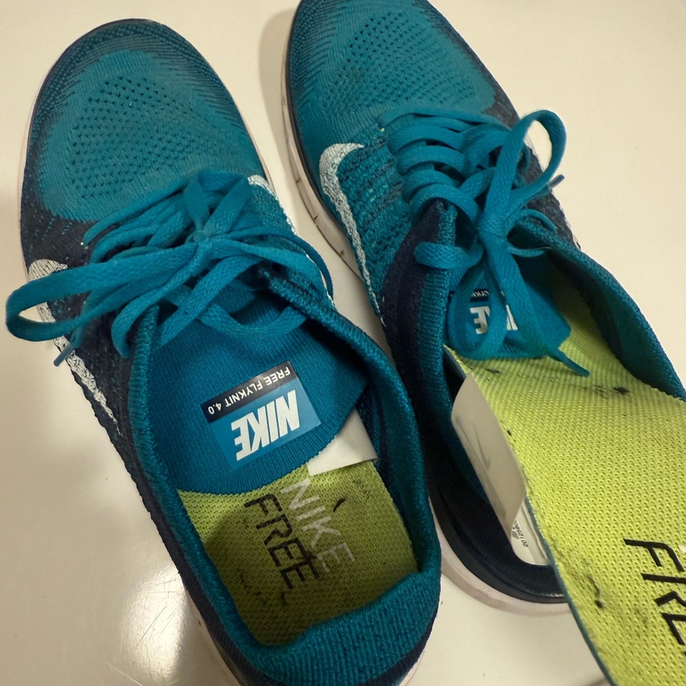 Nike free runs 4.0 shoes